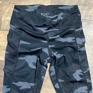 Athlete Camo leggings with side zip pockets. Small